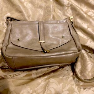 Tan purse with many pockets/compartments